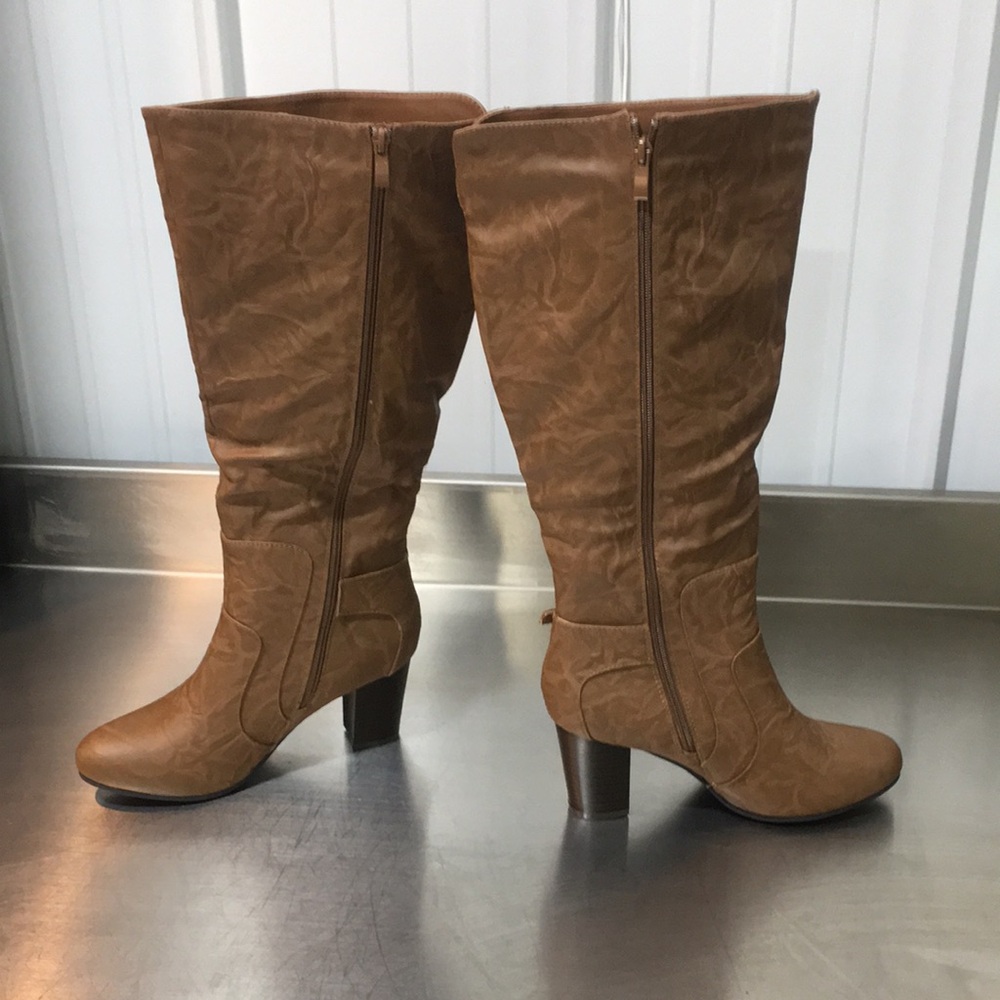 New WB Woman’s Journee Collection Brown Knee-High Women's Boots - Picture 3 of 6